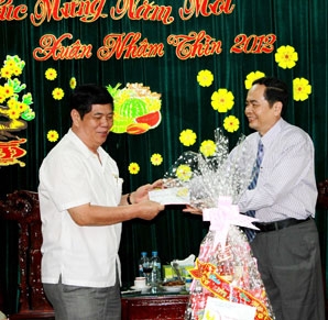 Lãnh đạo thành phố thăm, chúc Tết ban chỉ đạo Tây Nam bộ, các cơ quan Trung ương và hộ nghèo trong các khu tái định cư