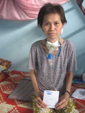 Trao tiền từ thiện