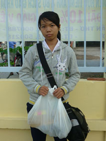 Trao tiền từ thiện