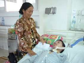 Trao tiền từ thiện