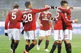 AC Milan vẫn “trung thành” với hàng tiền vệ “già nua”