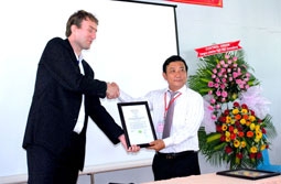 CÀ MAU: Công bố gạo hữu cơ chức năng