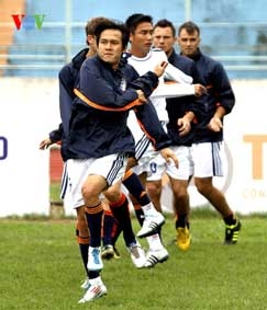 Cuộc đối đầu gay cấn trên sân Chi Lăng