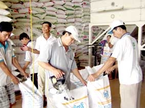 "Tăng tốc" phát triển