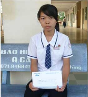 Trao tiền từ thiện