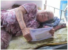 Trao tiền từ thiện