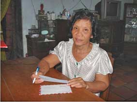 Trao tiền từ thiện