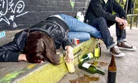 Thủ tướng Anh tuyên chiến với nạn say xỉn