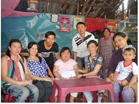 Trao tiền từ thiện