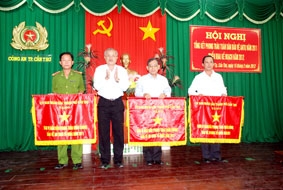 Tiếp tục đẩy mạnh cuộc vận động toàn dân tham gia 
quản lý, giáo dục, cảm hóa những người lầm lỗi