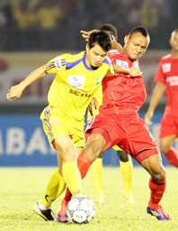 Ứng viên vô địch "lận đận"