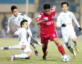 Phận trôi nổi của những chân sút "bom tấn"