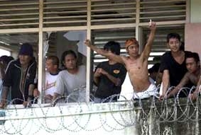 Cảnh sát dẹp yên vụ nổi loạn ở nhà tù 
trên đảo Bali
