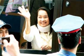 Bà Arroyo hầu tòa