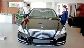 Doanh nghiệp ô tô <br>
<i>Nỗ lực vượt khó !</i>