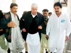 Cựu Bộ trưởng Nội vụ Sherpao lại bị mưu sát