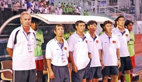 “Thầy nội” đội tuyển bóng đá Việt Nam “lên hương”