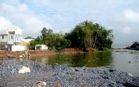 AN GIANG: Bờ sông Hậu bị sạt lở nghiêm trọng