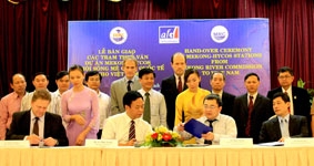 Bàn giao 12 trạm quan trắc cho Việt Nam