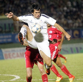 Các đội bóng miền Tây tiếp tục gặp khó