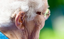 Giảm thính lực làm tăng nguy cơ bị té ngã