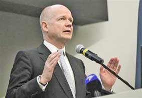 Ngoại trưởng Anh gặp 
rắc rối pháp lý