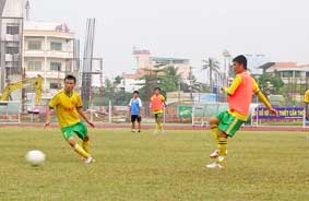 Sân Cần Thơ <br>
Cửa khó của trẻ SHB Đà Nẵng