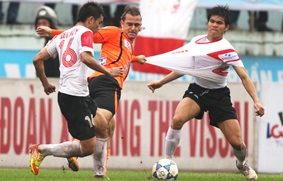 Sân Ninh Bình nóng bỏng