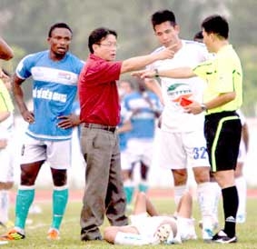 Trọng tài không phải là “vua”