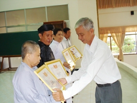 Đẩy mạnh việc học tập và làm theo gương Bác, phát huy hơn nữa sức mạnh khối đại đoàn kết toàn dân