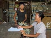 Trao tiền từ thiện