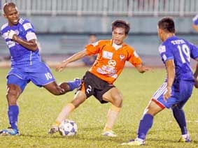 Câu đố trên sân Hàng Đẫy