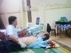 Khám bệnh, cấp thuốc miễn phí 
cho 530 bệnh nhân nghèo