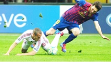 Barcelona phàn nàn chất lượng mặt sân San Siro