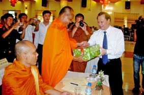 Quan tâm nâng cao hơn nữa đời sống đồng bào dân tộc Khmer