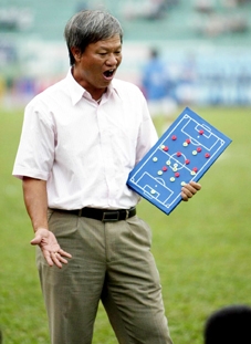 Đâu phải tiền lúc nào cũng mạnh!