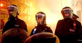 Anh phát triển 
“hóa chất chống bạo loạn”