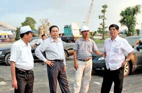 Kiểm tra công tác chuẩn bị Triển lãm - Hội chợ thành tựu 
10 năm xây dựng và phát triển vùng ĐBSCL