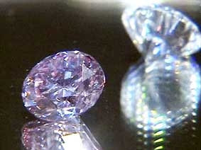 Bán đấu giá kim cương hồng “khổng lồ”