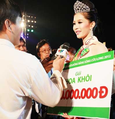 Thí sinh Đặng Thu Thảo đăng quang cuộc thi Hoa khôi Đồng bằng