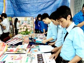 Vì sao nhiều thanh thiếu niên chưa ham thích đọc sách ?