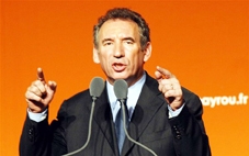 Pháp: Cựu ứng viên Bayrou ủng hộ ông Hollande