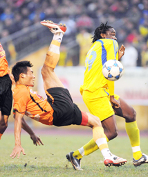 "Tung cờ trắng"...