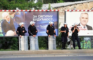 Khủng hoảng kinh tế "phủ bóng đen" cuộc bầu cử ở Serbia