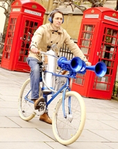 Xe đạp trang bị còi “khủng”