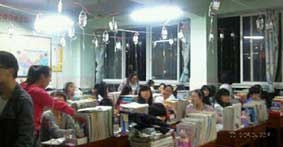 Xôn xao vụ học sinh được truyền 
nước biển “tiếp sức” mùa thi