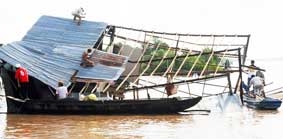 Cà Mau: 
Sạt lở nhấn chìm 5 căn nhà