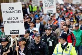 Cảnh sát biểu tình chống chính sách khắc khổ