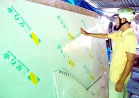 Điểm nhấn trang trí cho ngôi nhà với đá, gạch giả gỗ