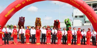 Thủ tướng Nguyễn Tấn Dũng cắt băng khánh thành đường nối Vị Thanh  TP Cần Thơ